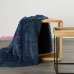 Tifany szőrme hatású karosszék takaró Gránátkék 70x160 cm